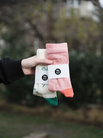 Ponožky Vila 63 s ilustracemi.